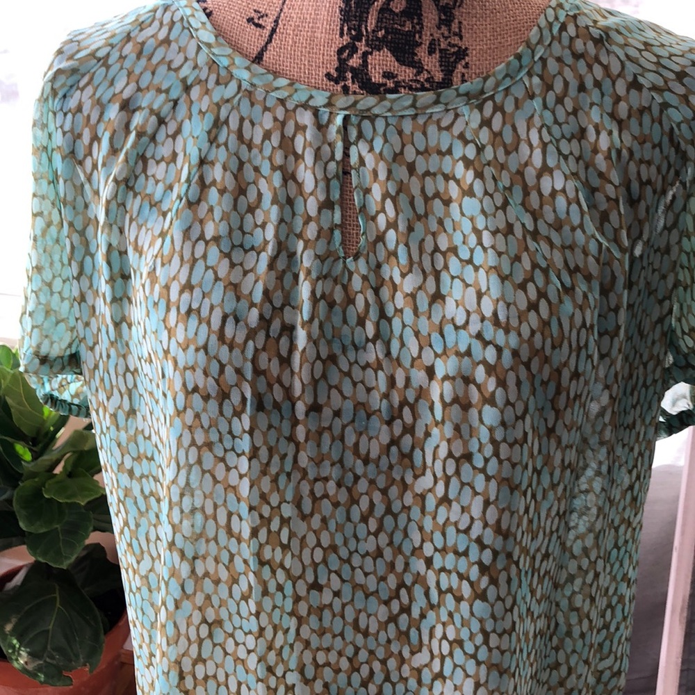 CAbi Pebble Keyhole Green and Tan Short Sleeve Top #Cabi lot 602 polyester top - Picture 3 of 5
